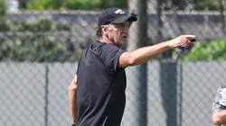 Cuca durante treino no CT Rei Pelé