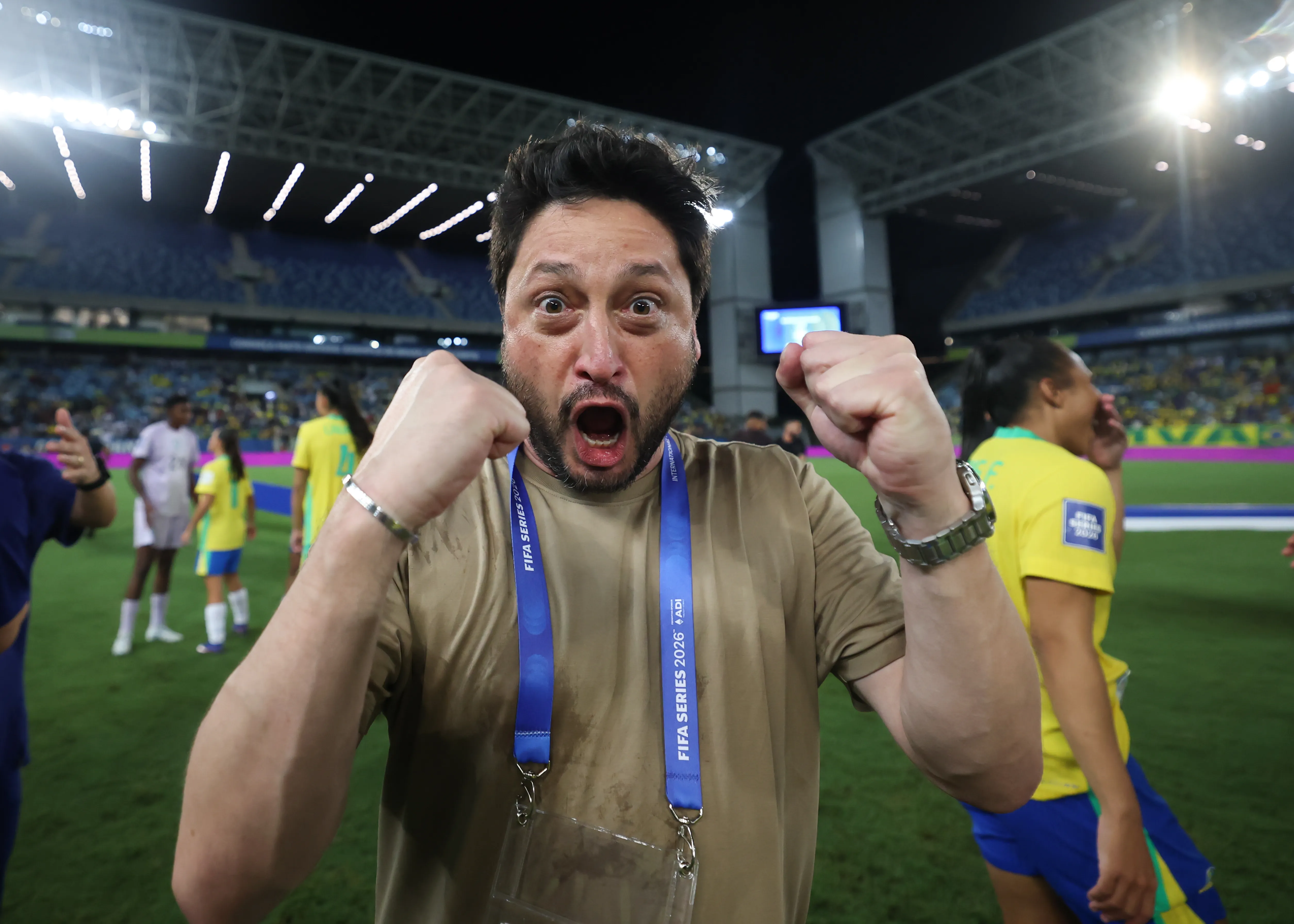 Arthur Elias comemorando a conquista do FIFA Series. Foto: Lívia Villas Boas/CBF