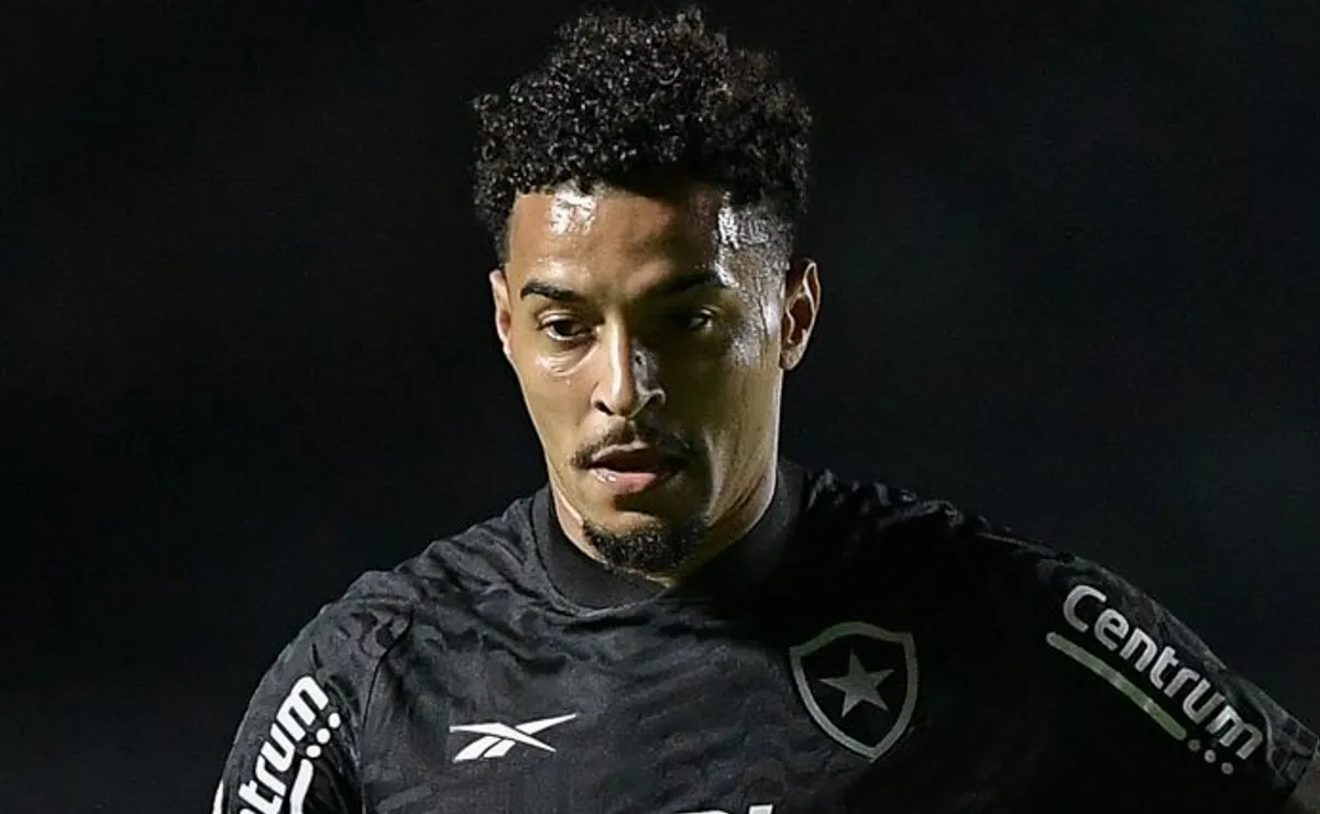 Cruzeiro abre negociações para contratar Gregore, ex-Botafogo, após pedido de Artur Jorge