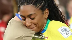 Arthur e Kerolin comemorando conquista do FIFA Series. Foto: Lívia Villas Boas/CBF