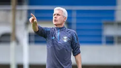 Luís Castro em treino do Grêmio - FOTO: LUCAS UEBEL/GREMIO FBPA