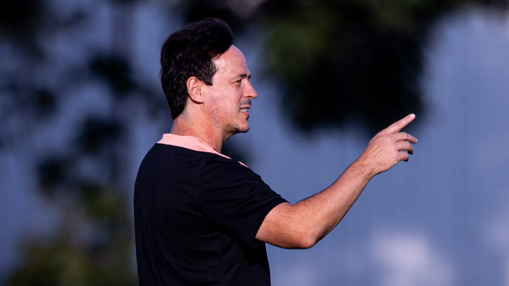 Fernando Diniz em treino no CT Joaquim Grava – Foto: Agência Corinthians – Rodrigo Coca