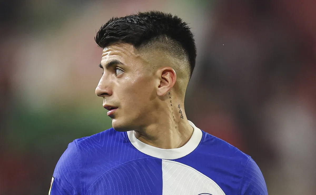 Thiago Almada não convence Simeone e saída do Atlético de Madrid vira pauta para o meio do ano