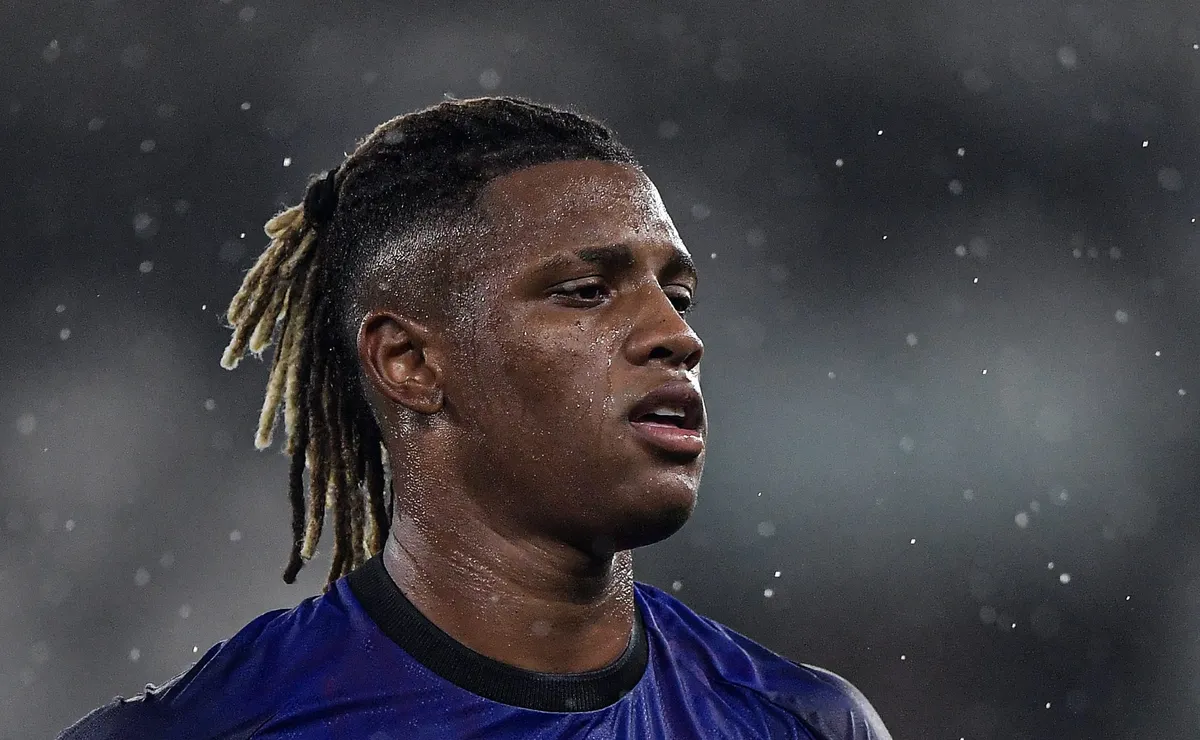 Danilo e Botafogo consideram venda iminente e meio-campista recebe procura de clubes da Itália e Inglaterra