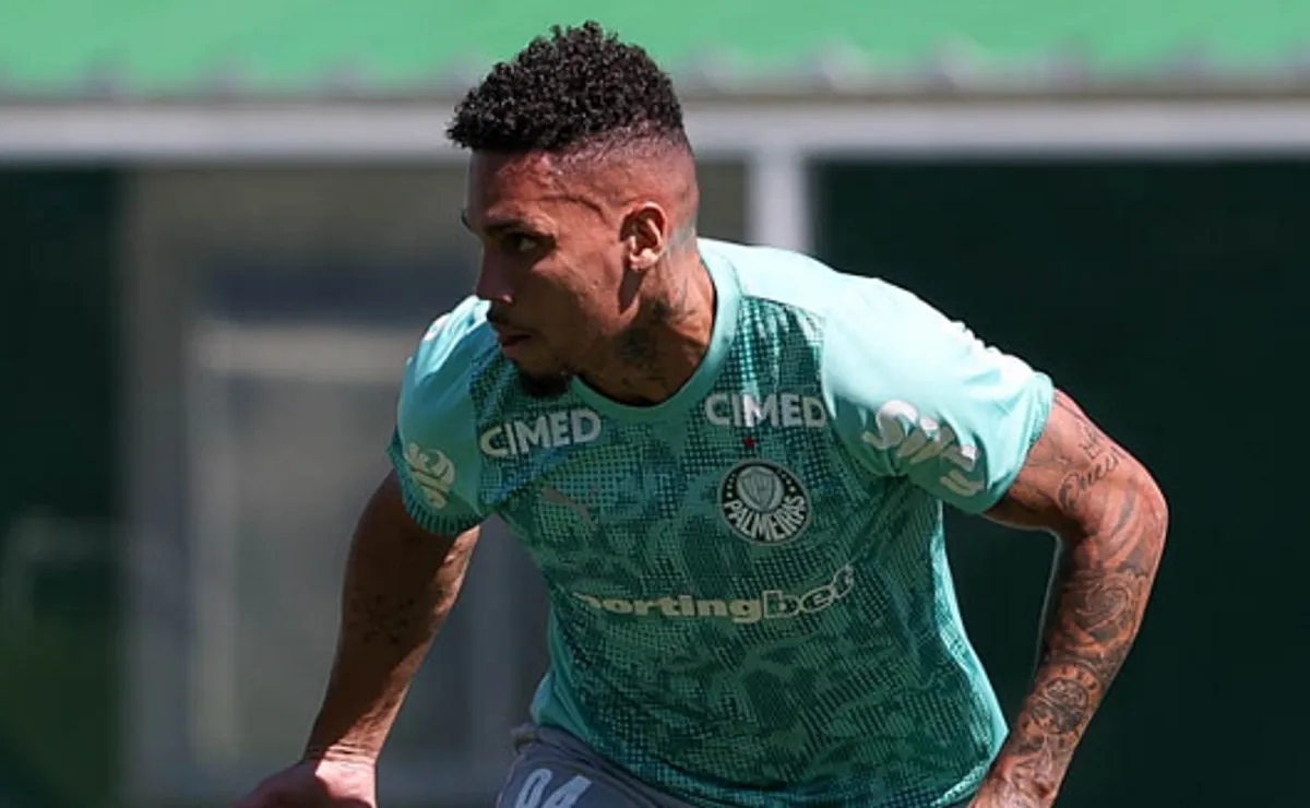 Paulinho surge como novidade em treino e pode reforçar o Palmeiras contra a Jacuipense