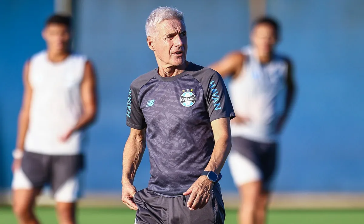 Luís Castro pode mudar esquema tático do Grêmio e escalar dupla Braithwaite e Carlos Vinícius