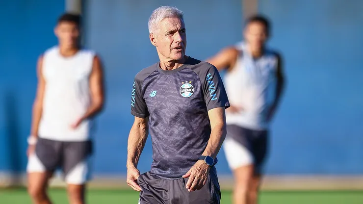 Luís Castro pode alterar sistema de jogo gremista
