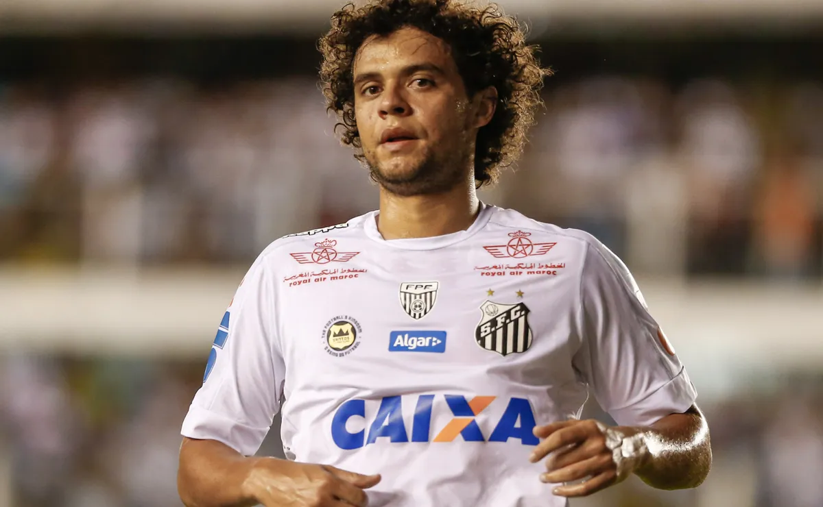 Ex-Santos, Victor Ferraz anuncia aposentadoria e se declara ao clube: “Foi especial”