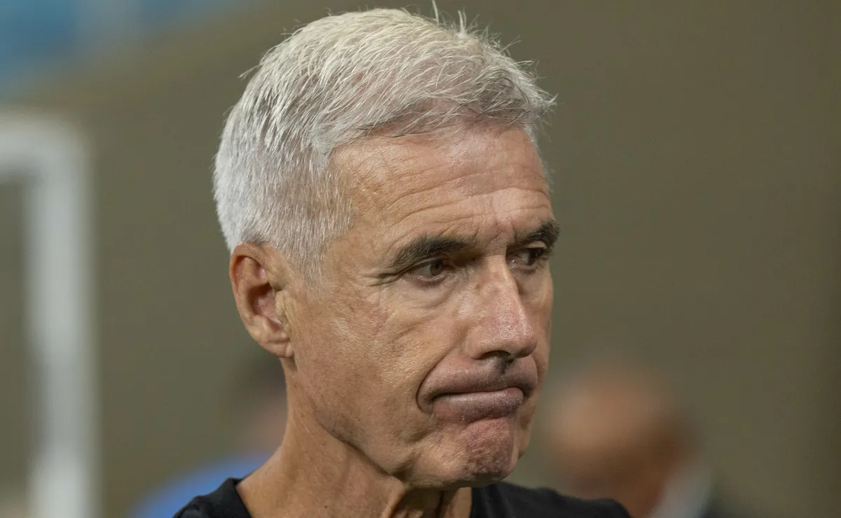 Demissão do técnico Luís Castro no Grêmio está descartada; multa rescisória é de R$ 39,6 milhões
