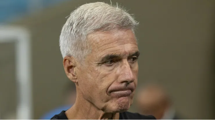 Luís Castro não será demitido pelo Grêmio.