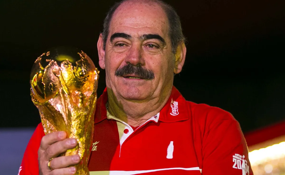 Rivellino questiona vontade de Neymar em ser convocado para a Copa do Mundo