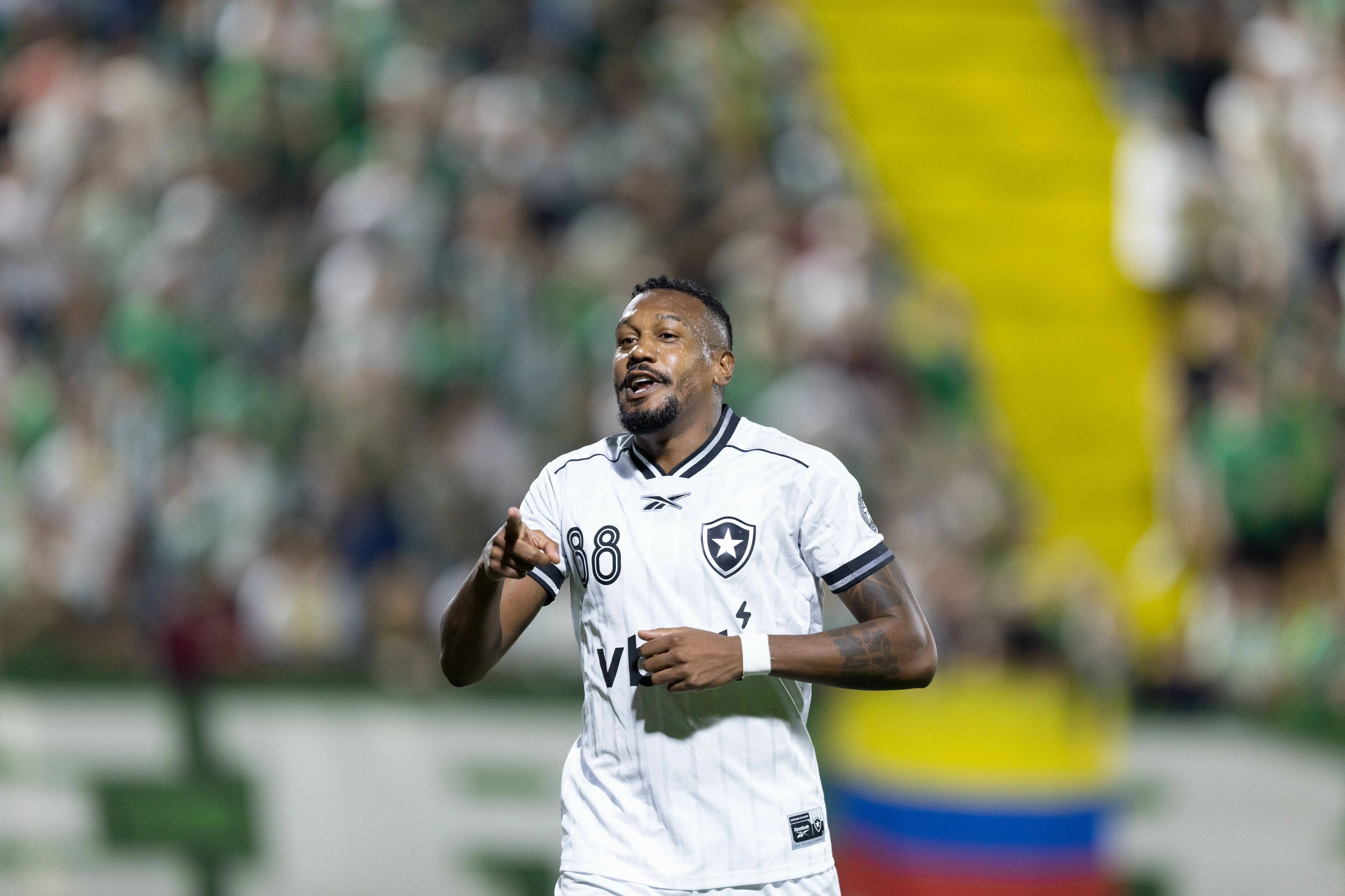 Edenilson marcou duas vezes contra a Chapecoense. Foto: Liamara Polli/AGIF