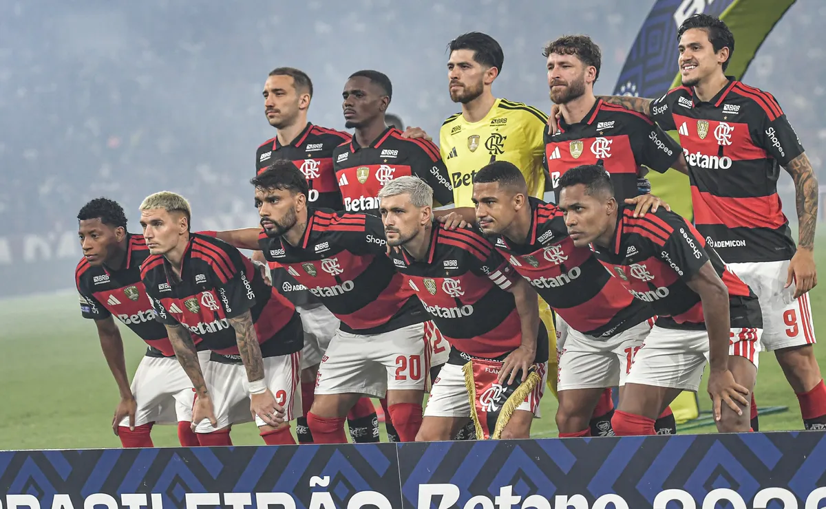 Flamengo supera São Paulo e assume a liderança isolada na era dos pontos corridos do Brasileirão