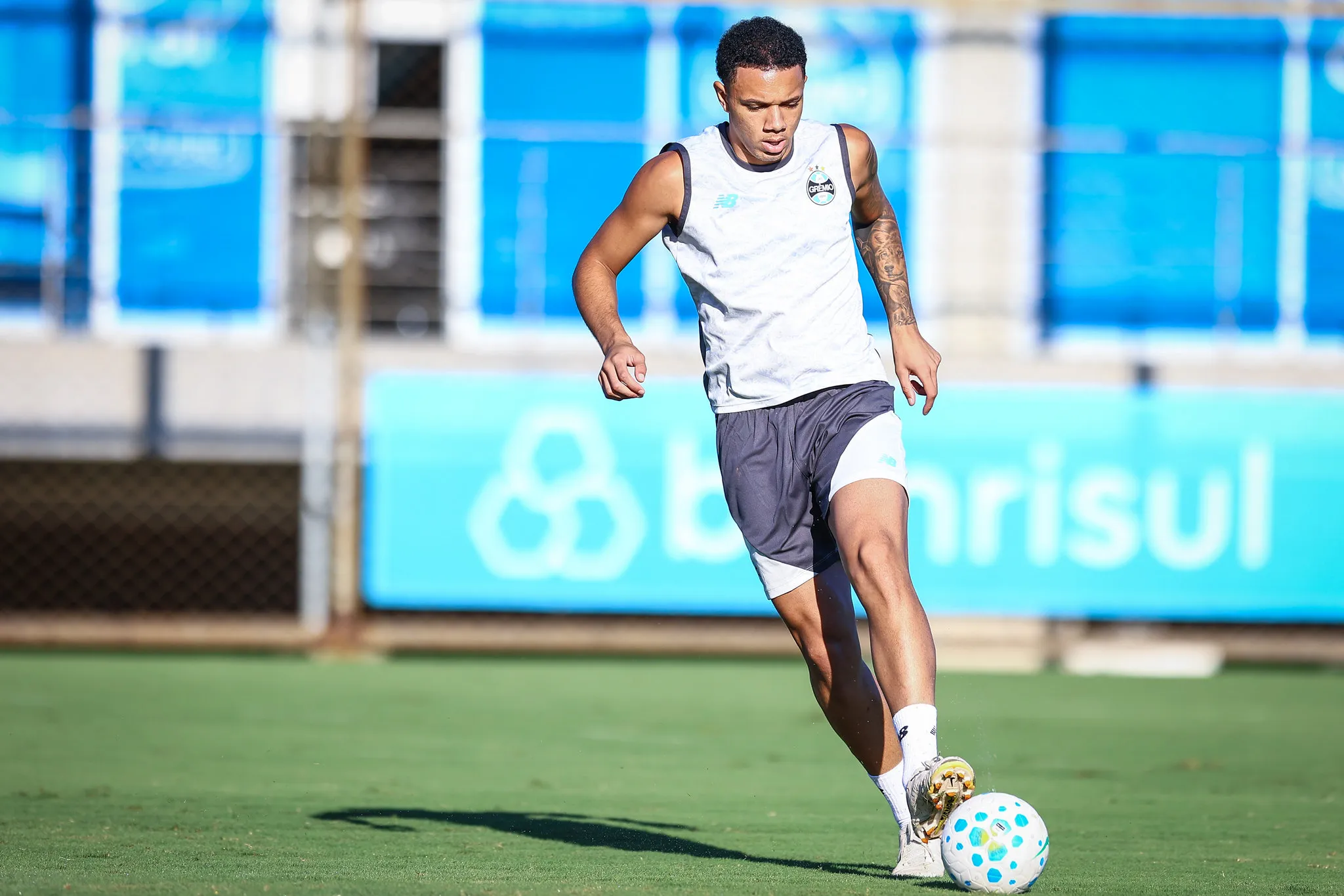 Viery retorna a equipe após ser desfalque final de semana por suspensão – Foto: Lucas Uebel/Grêmio FBPA