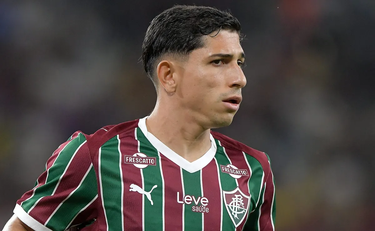 Lesão de Lucho Acosta faz Savarino assumir protagonismo no Fluminense e superar concorrência de Ganso