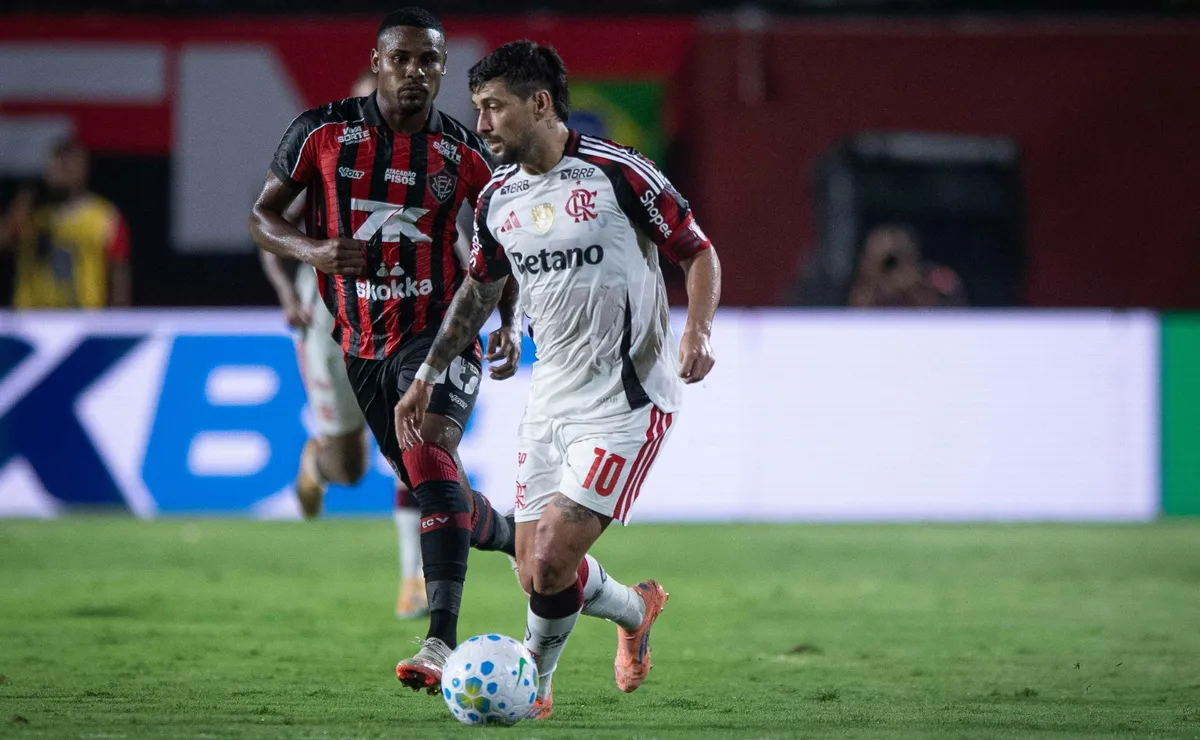 Vitória x Flamengo: onde assistir ao vivo, horário e escalações do jogo desta quarta