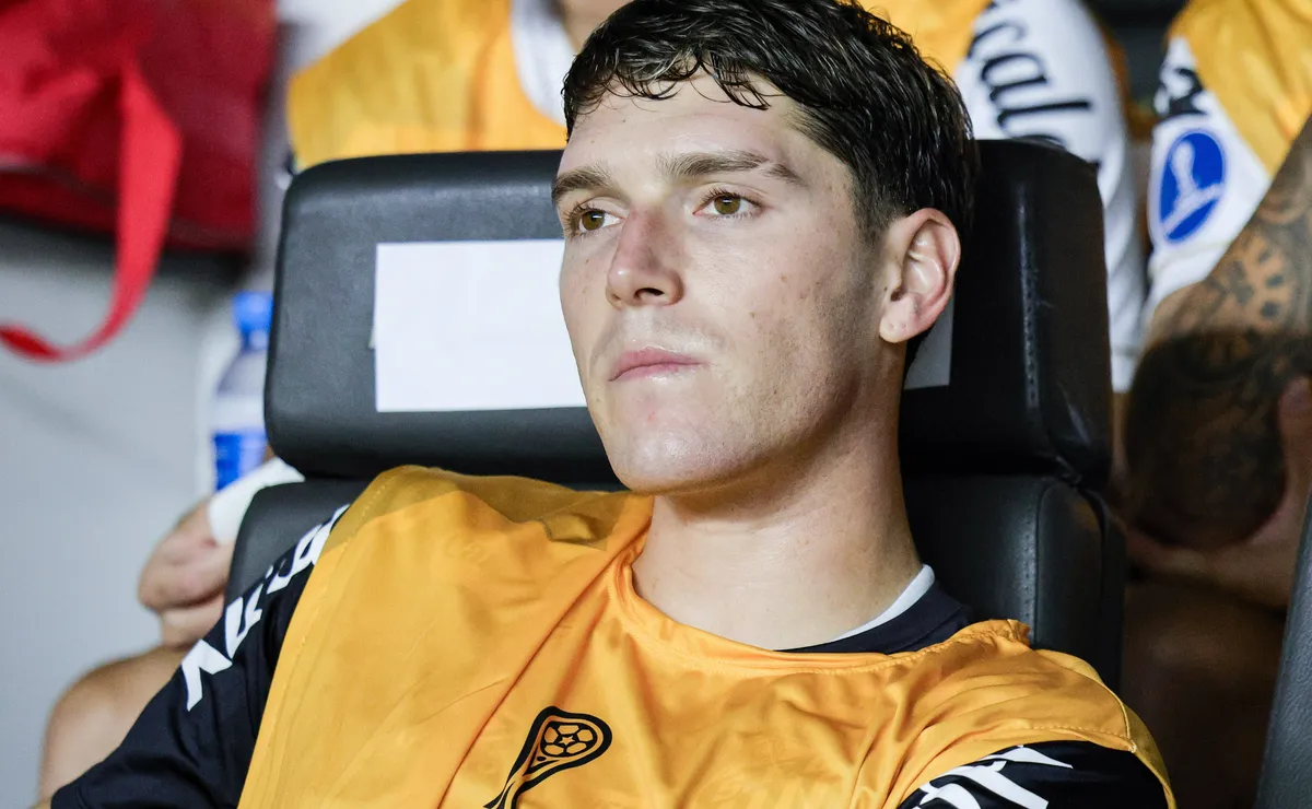 Santos decide negociar Rollheiser após perda de prestígio nos bastidores da Vila