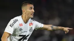 João Schmidt perdeu espaço no Santos em 2026 - Foto: Anderson Romão/AGIF