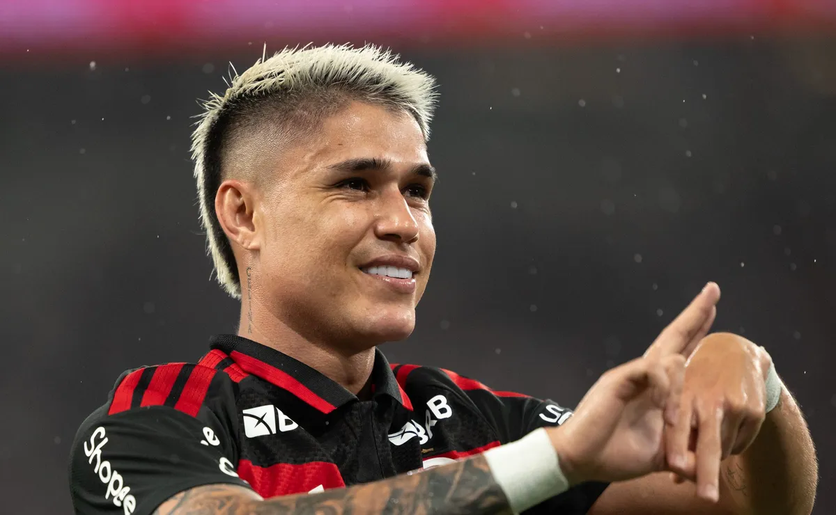 Luiz Araújo mantém o status de reserva e seu futuro pode ser longe do Flamengo após a Copa do Mundo