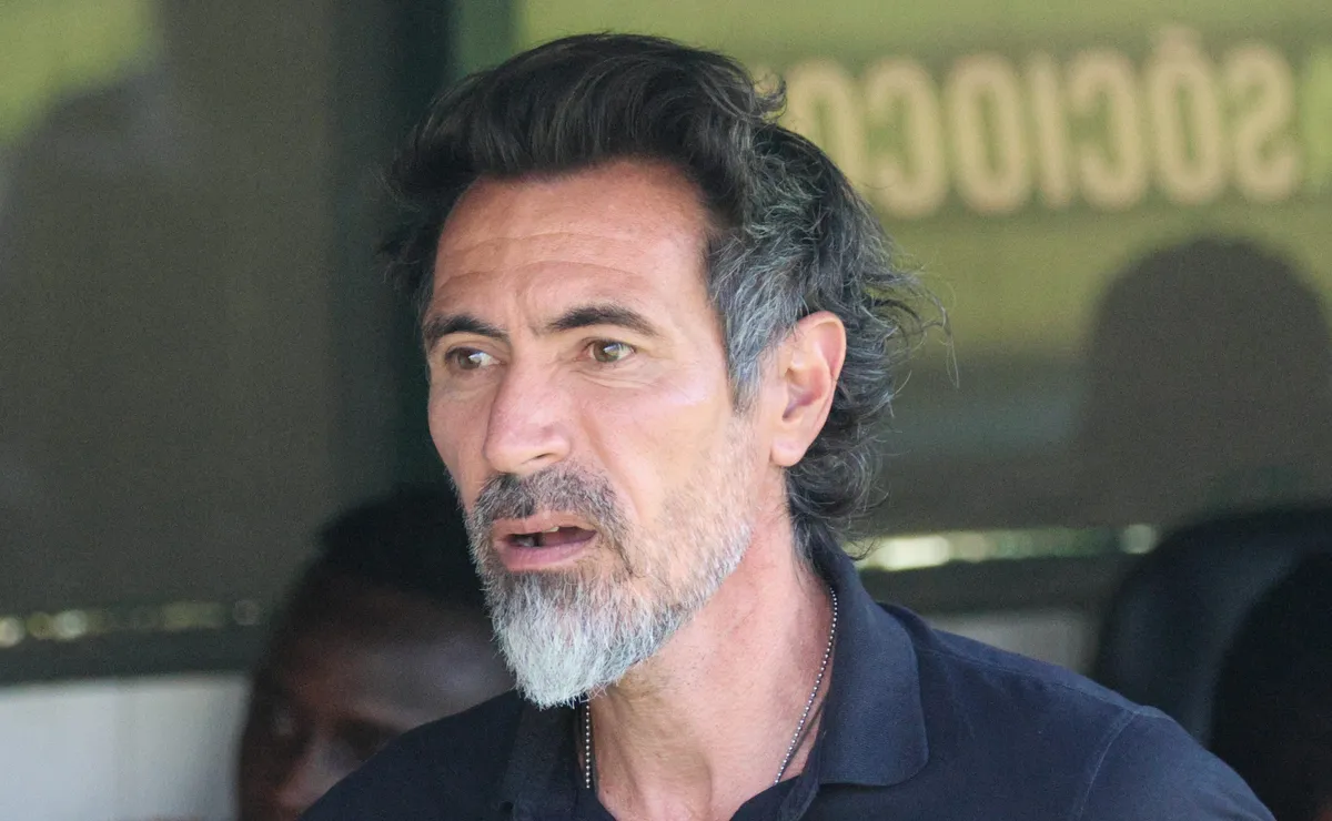 Demissão de Eduardo Domínguez no Atlético-MG está descartada pela diretoria após declarações polêmicas