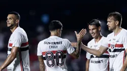 Jogadores do São Paulo comemorando gol no Morumbis.