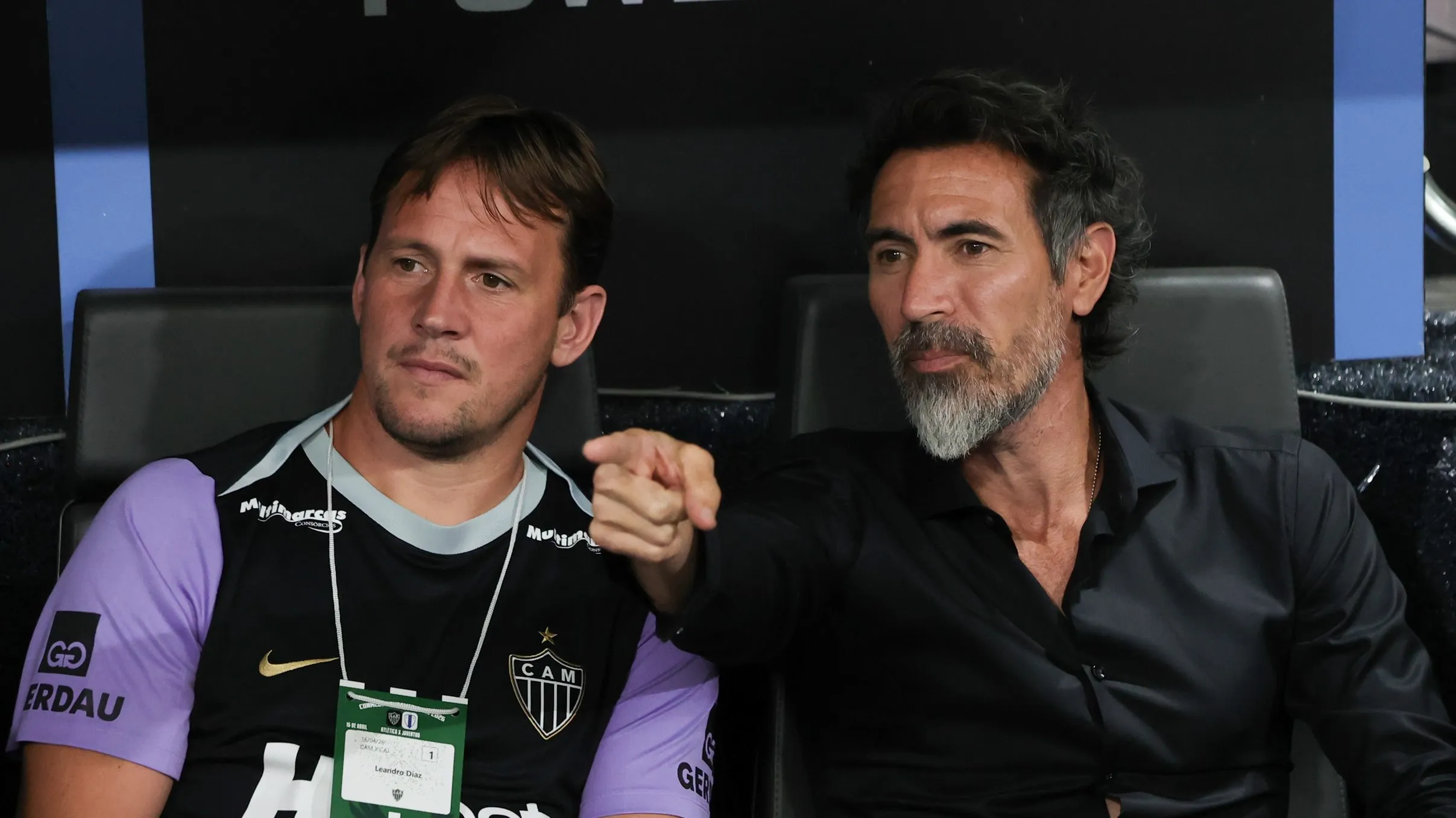 Treinador vai tentando resolver os problemas do Galo - Foto: Gilson Lobo/AGIF.