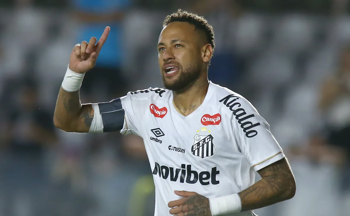 Santos tenta manter tabu de 15 anos contra Coritiba e aliviar pressão na temporada