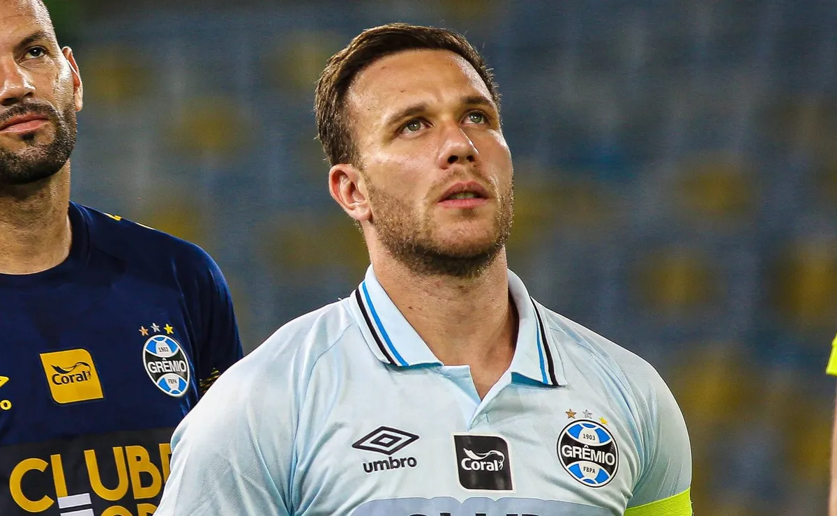 Como-ITA sonha com Champions League e ameaça atravessar acordo por Arthur no Grêmio