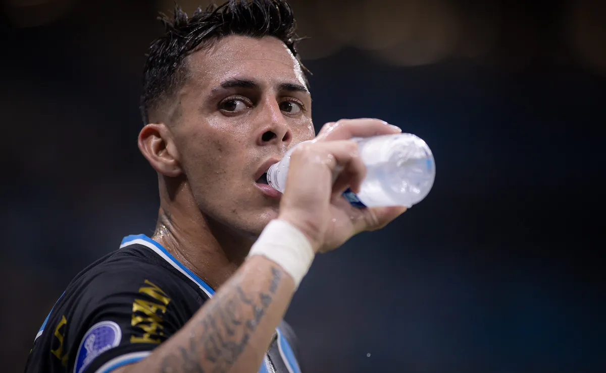 Grêmio impõe condição para renovar com Pavón e argentino terá que reduzir salário