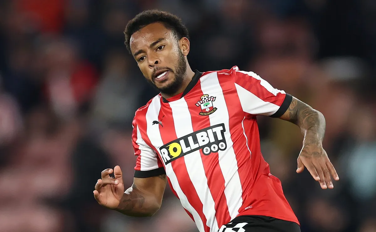 Flamengo quer aplicar chapéu em Palmeiras e Internacional na contratação do lateral Welington