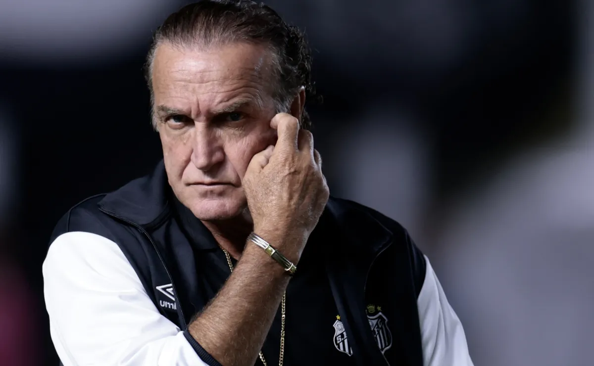 Escalação do Santos: Cuca promove mudanças e Escobar volta ao time contra o Coritiba