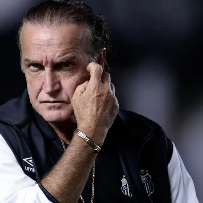 Cuca define duas mudanças no Santos para encarar o Coritiba