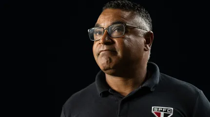 Roger Machado chega pressionado para esse São Paulo x Mirassol. Foto: Marcelo Zambrana/AGIF