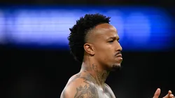 Éder Militão em campo com a camisa do Real Madrid. Zagueiro saiu mancando.