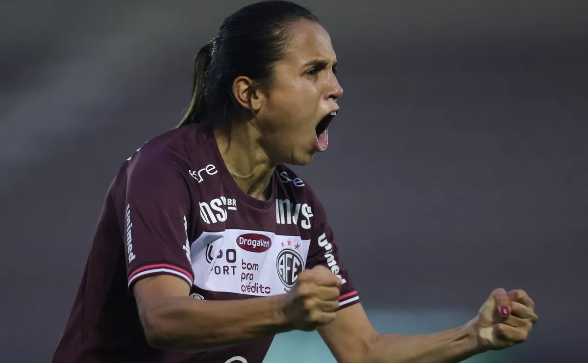 Passeio na Fonte: Ferroviária atropela América-MG e carimba retorno ao G-8