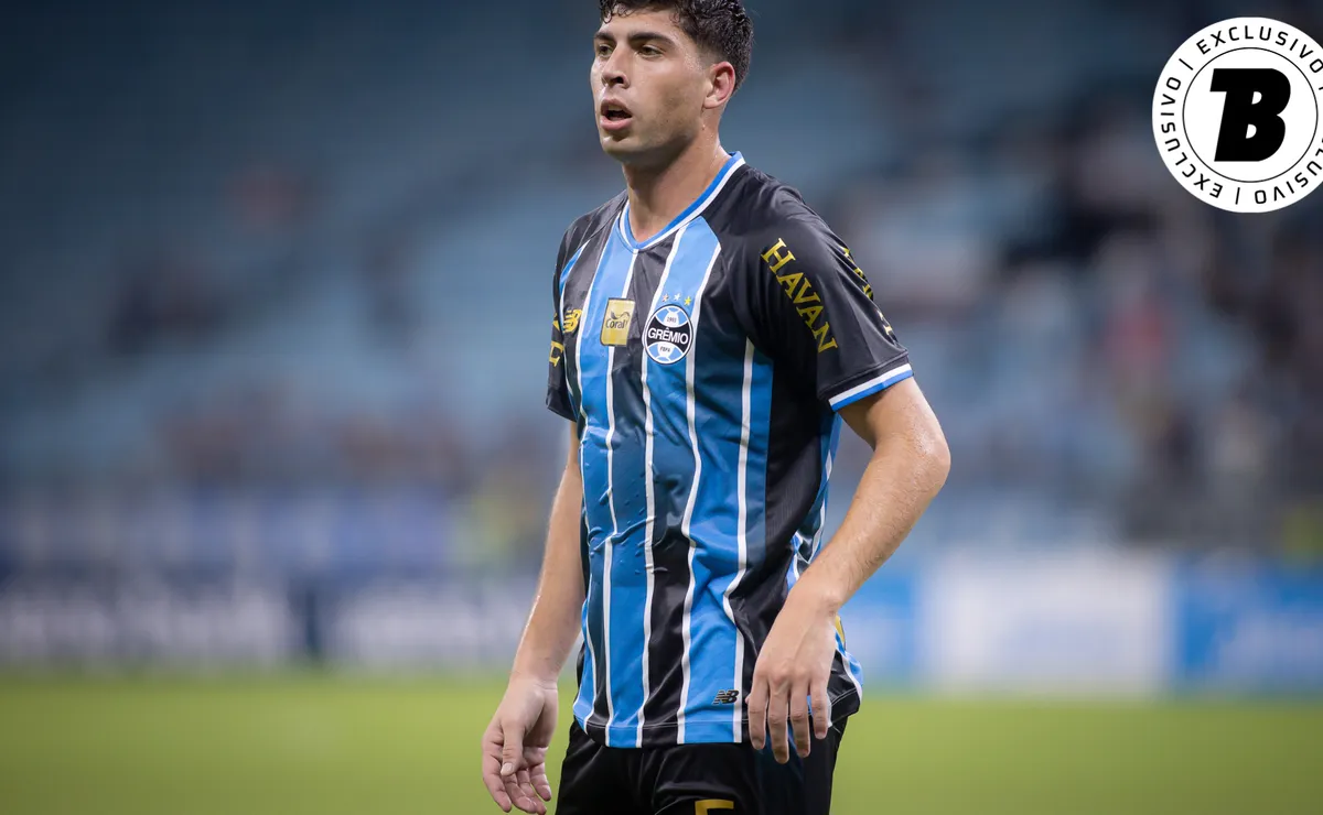 Torcida do Grêmio reclama de pênalti não marcado em Juan Nardoni contra o Confiança na Arena