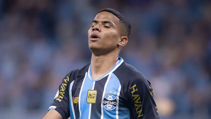José Enamorado jogador do Grêmio lamenta durante partida contra o Confiança. Foto: Maxi Franzoi/AGIF