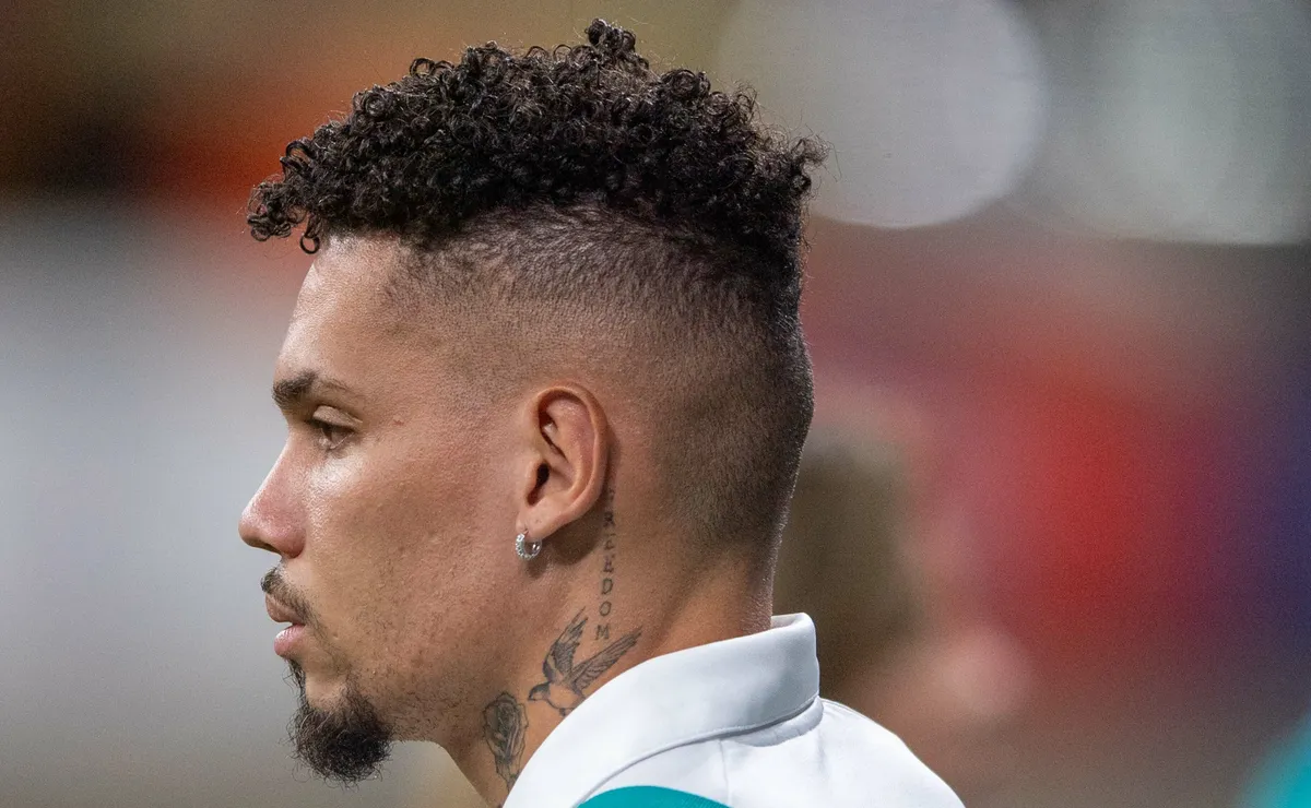 Paulinho não treina com o elenco do Palmeiras e seguiu cronograma individualizado