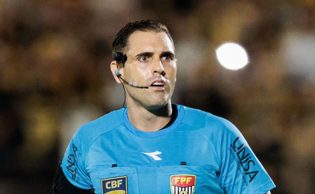 Vídeo: Ícaro é expulso por João Vitor Gobi em Grêmio x Confiança por voadora em Gabriel Mec