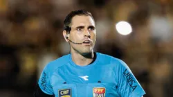 João Vitor Gobi, árbitro de Grêmio x Confiança - Foto: Rapha Marques/AGIF