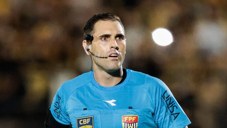 João Vitor Gobi, árbitro de Grêmio x Confiança - Foto: Rapha Marques/AGIF
