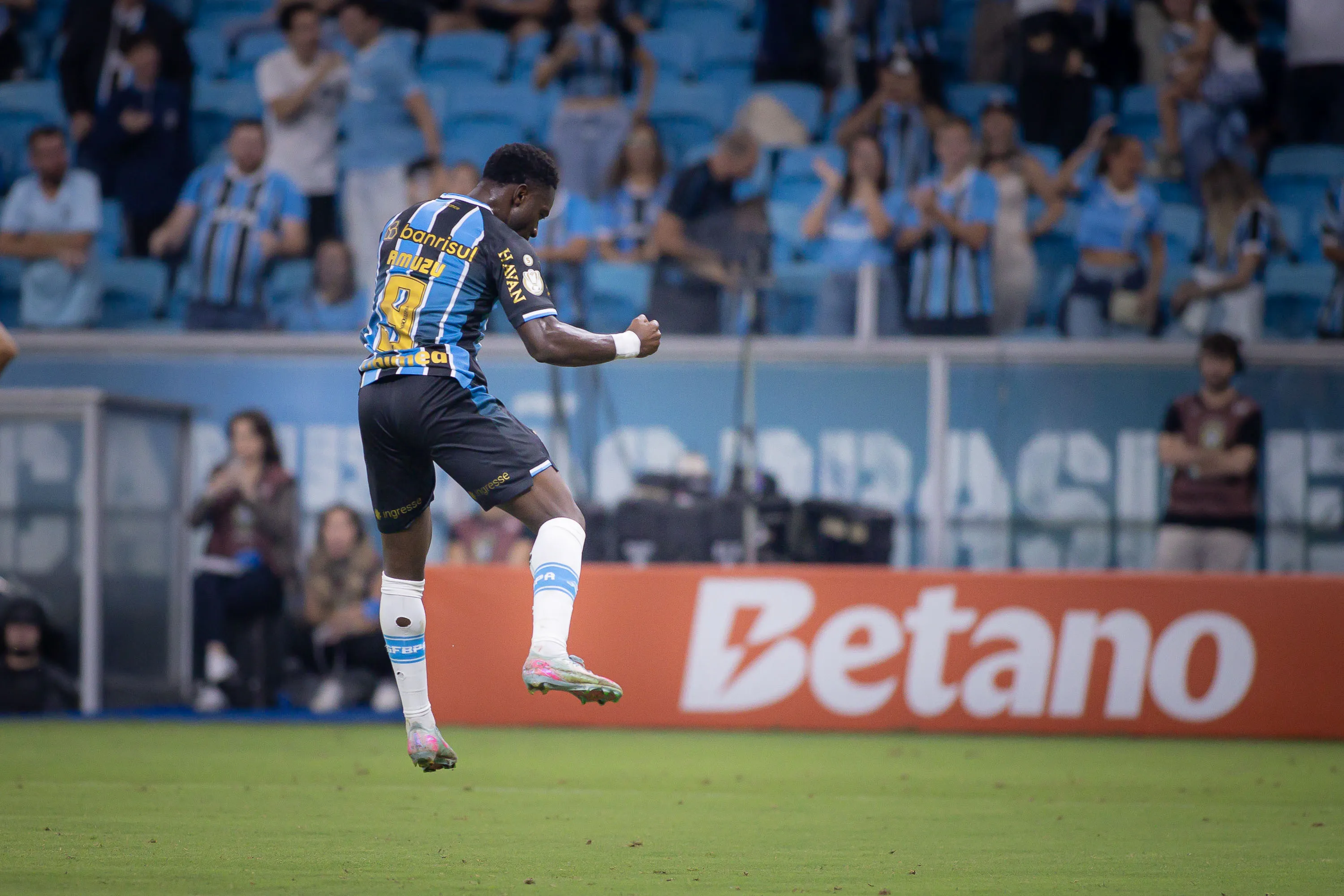 Amuzu celebra gol pelo Imortal. Foto: Maxi Franzoi/AGIF