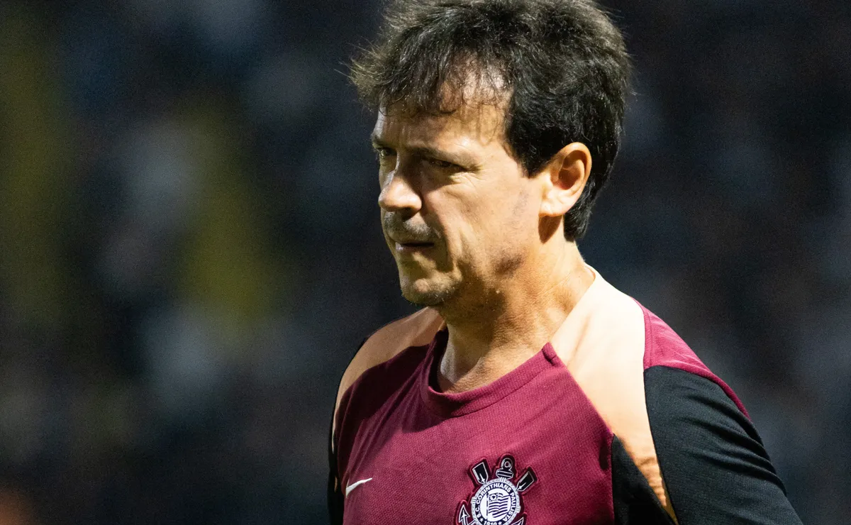 Estratégia de Fernando Diniz funciona, Corinthians controla jogo e vence o Barra-SC pela Copa do Brasil