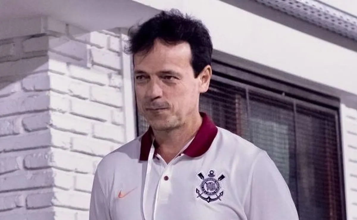 Diniz detalha mudança de postura do elenco que gerou impacto no sistema defensivo do Corinthians