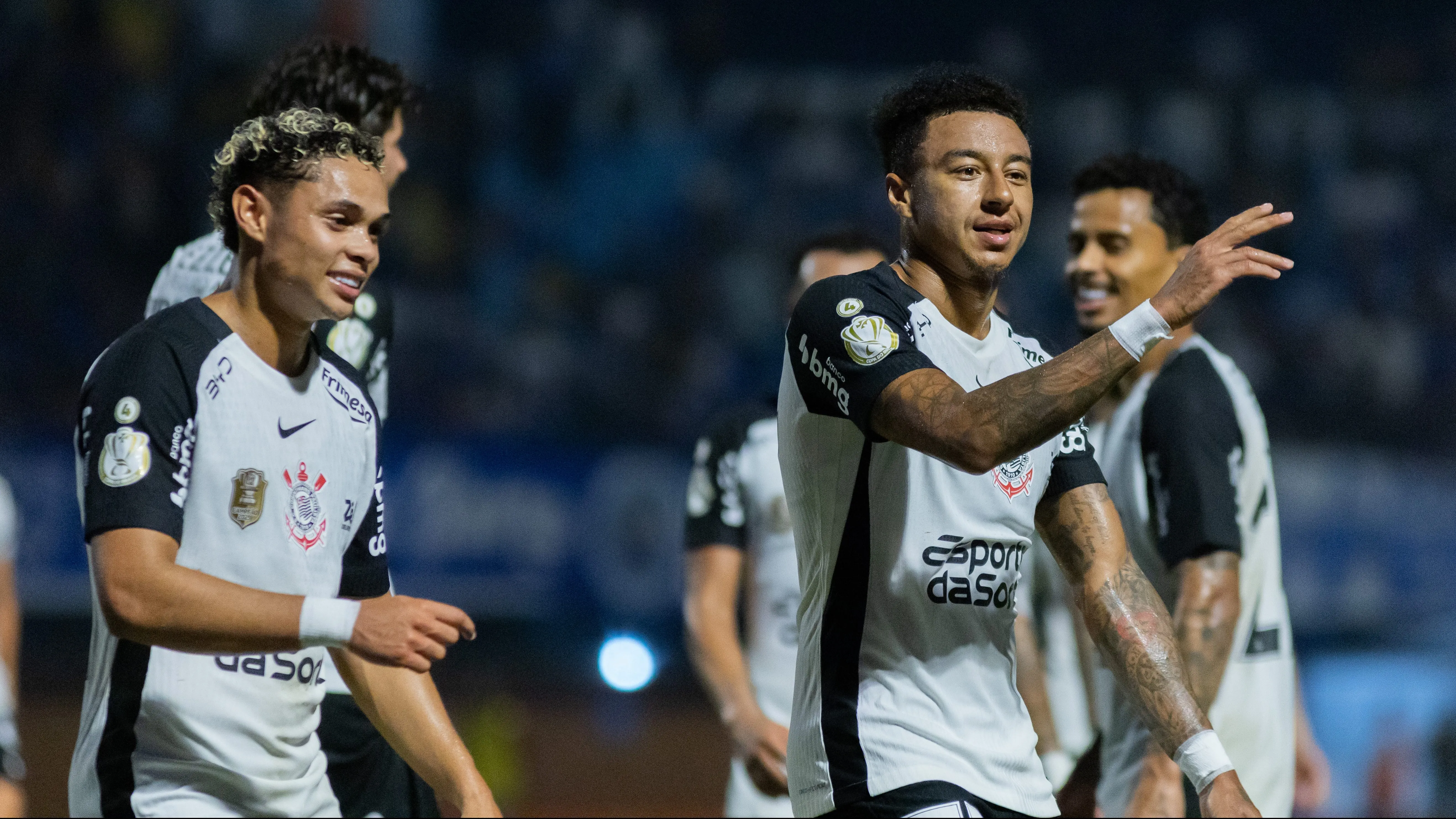 Lingardcomemora seu gol durante partida contra o Barra no estádio da Ressacada. Foto: Thiago Vasconcelos Dos Santos/AGIF