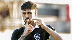 - Alexander Barboza jogador do Botafogo comemora seu gol durante partida contra o Bragantino