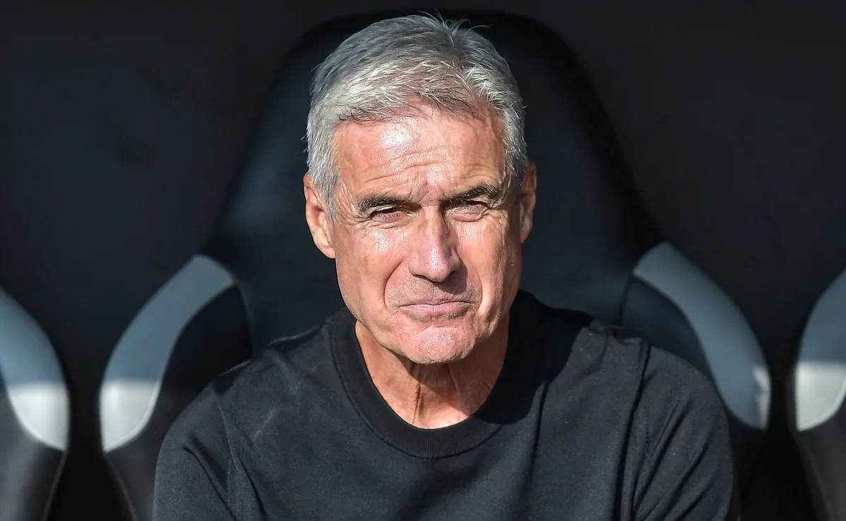 Luís Castro projeta evolução do Grêmio para a temporada: “Tenho a certeza que o time vai encontrar esse equilíbrio”