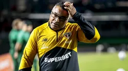 Roger Machado ganhou defesa inusitada de diretor do Tricolor - Foto: Marco Miatelo/AGIF