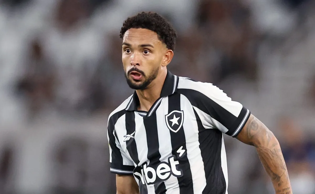 Vitinho analisa início de Franclim Carvalho no Botafogo após vitória sobre a Chape: “Isso que faltava”