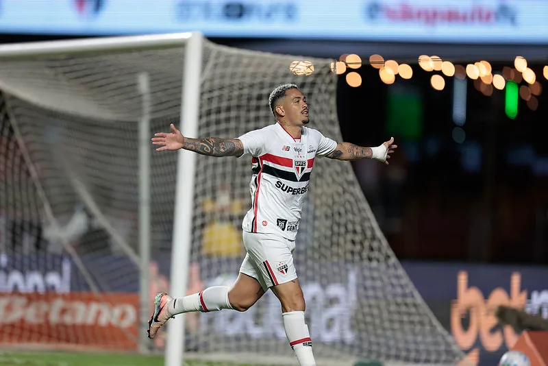 Luciano comemora seu gol contra o Juventude. Rubens Chiri e Paulo Pinto/São Paulo FC